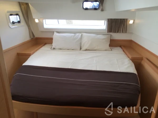 Lagoon 42 - Yacht Charter Sailica