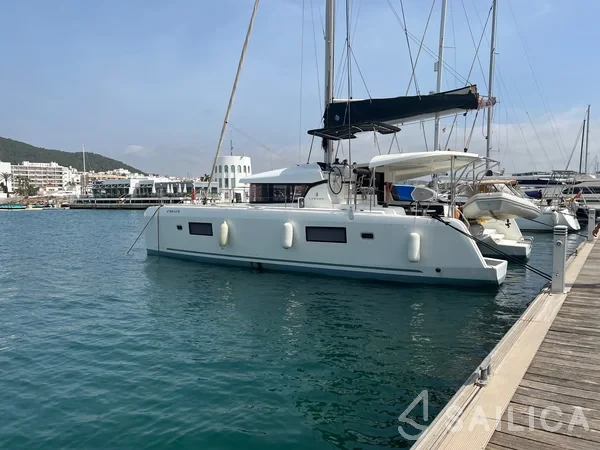 Lagoon 42 - Yacht Charter Sailica