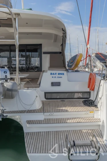 Lagoon 42 - Yacht Charter Sailica