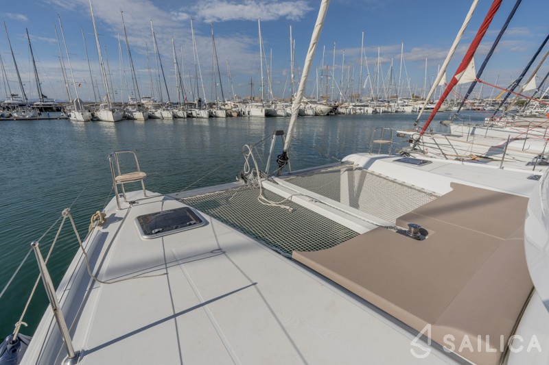 Lagoon 42 - Yacht Charter Sailica