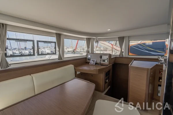Lagoon 42 - Yacht Charter Sailica