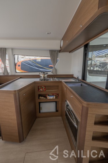 Lagoon 42 - Yacht Charter Sailica
