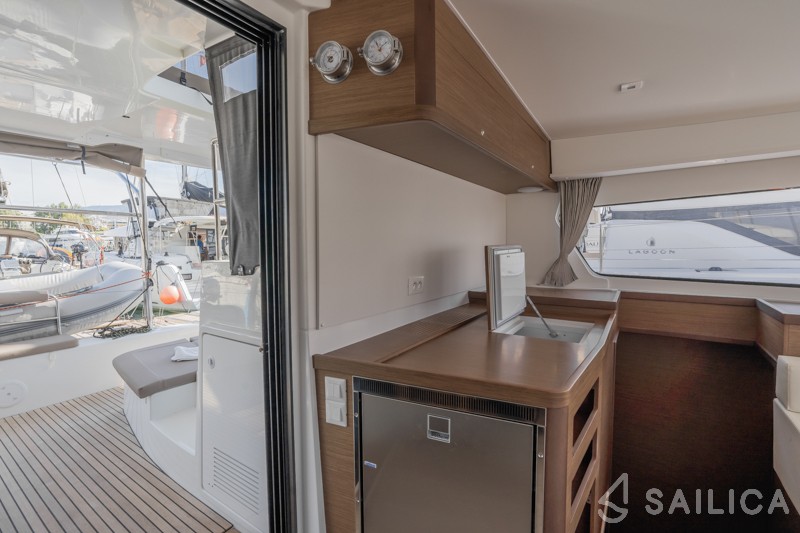 Lagoon 42 - Yacht Charter Sailica
