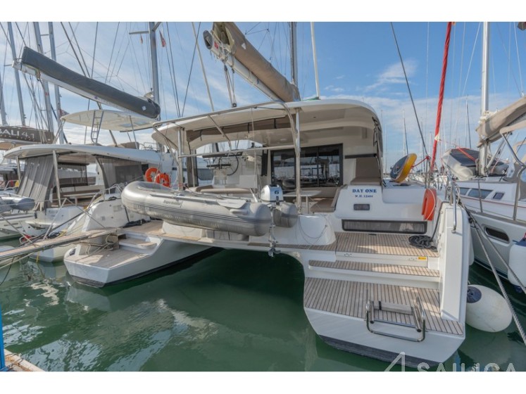 Lagoon 42 - Yacht Charter Sailica