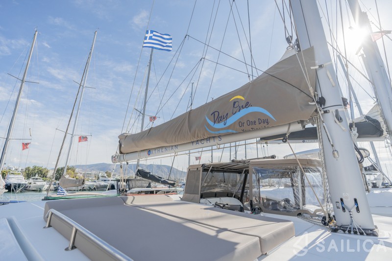 Lagoon 42 - Yacht Charter Sailica