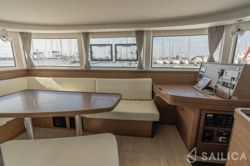 Lagoon 42 - Yacht Charter Sailica