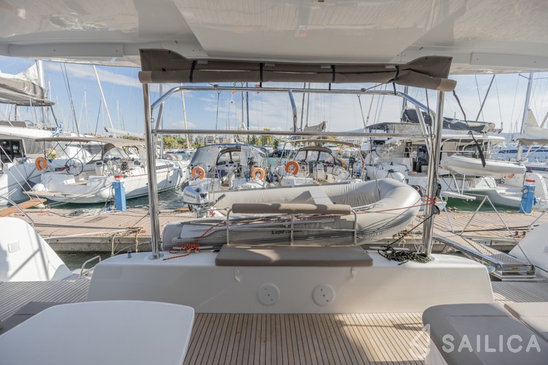 Lagoon 42 - Yacht Charter Sailica