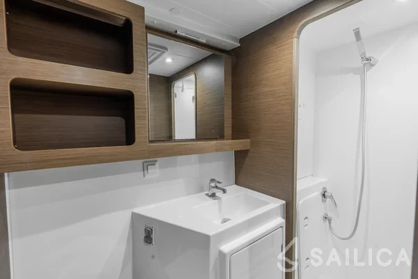 Lagoon 42 - Yacht Charter Sailica