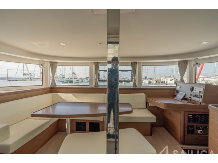 Lagoon 42 - Yacht Charter Sailica