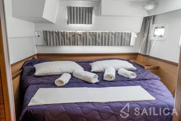 Lagoon 42 - Yacht Charter Sailica