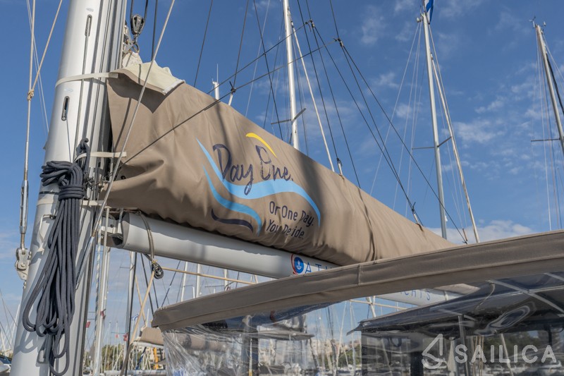 Lagoon 42 - Yacht Charter Sailica
