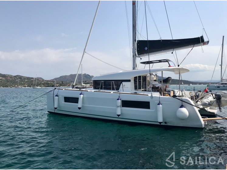 Lagoon 40 - Yacht Charter Sailica
