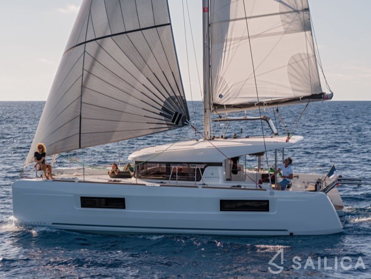Lagoon 40 - Yacht Charter Sailica