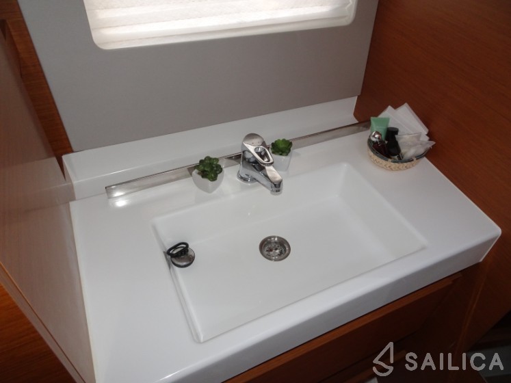 Sun Odyssey 490 - Yacht Charter Sailica