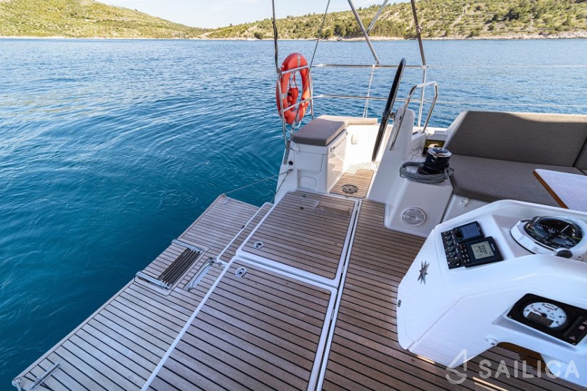Sun Odyssey 490 - Yacht Charter Sailica