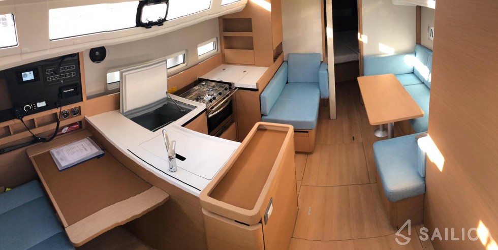 Sun Odyssey 410 - Yacht Charter Sailica