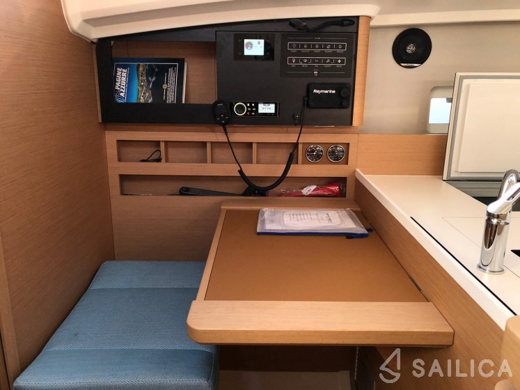 Sun Odyssey 410 - Yacht Charter Sailica
