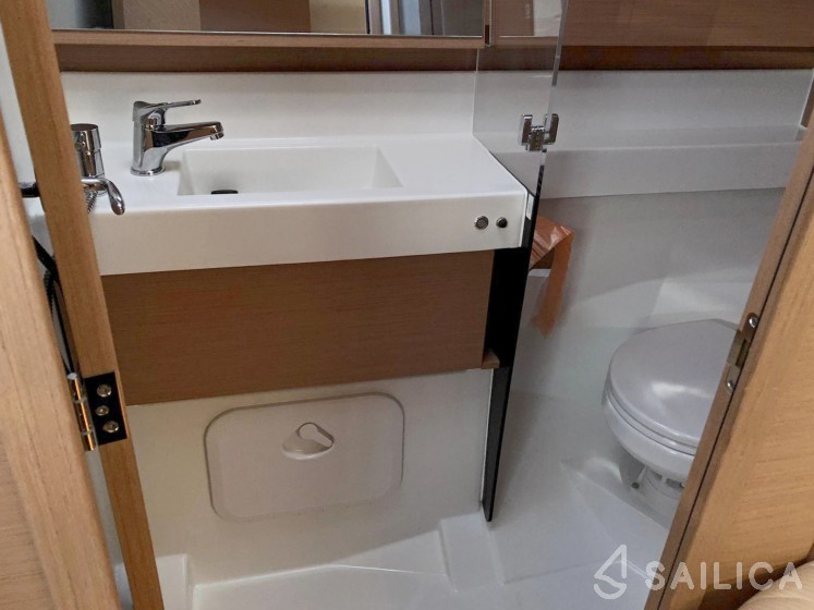 Sun Odyssey 410 - Yacht Charter Sailica