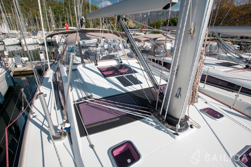 Jeanneau 57 - Yacht Charter Sailica