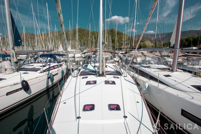 Jeanneau 57 - Yacht Charter Sailica