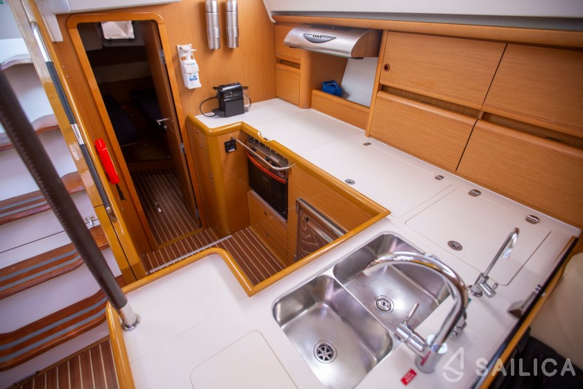 Jeanneau 57 - Yacht Charter Sailica