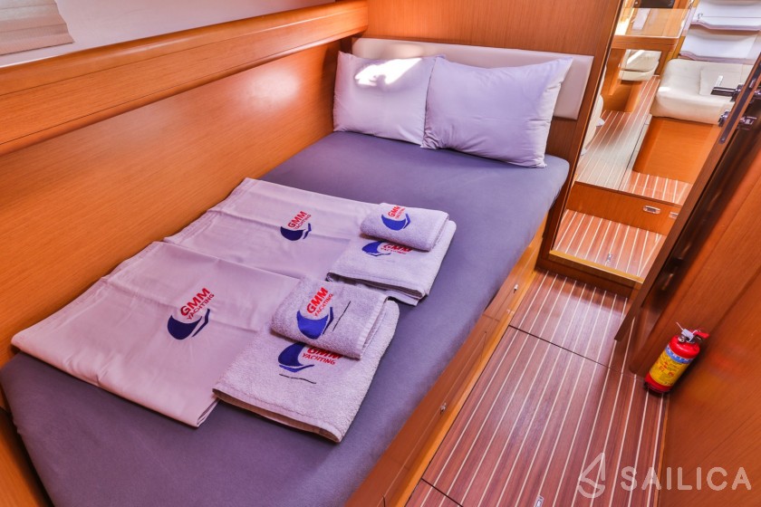 Jeanneau 57 - Yacht Charter Sailica