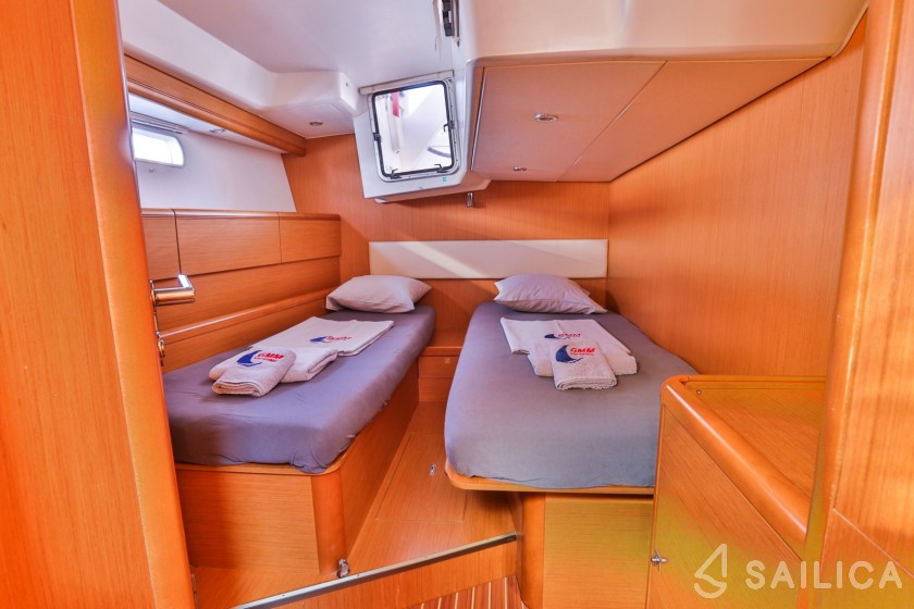 Jeanneau 57 - Yacht Charter Sailica