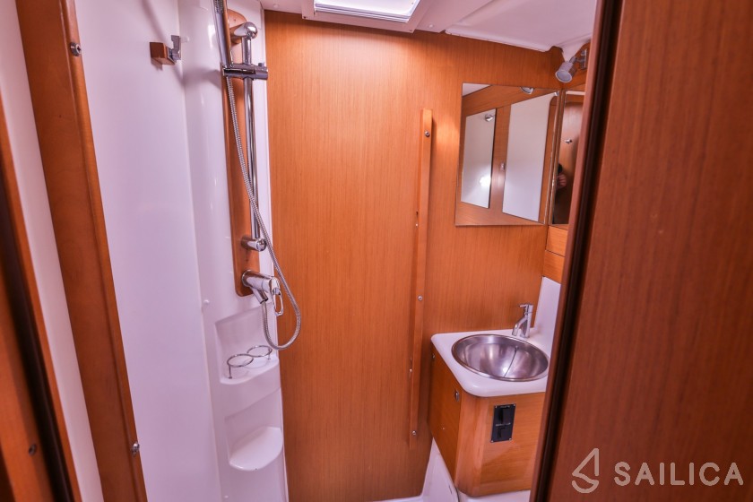 Jeanneau 57 - Yacht Charter Sailica