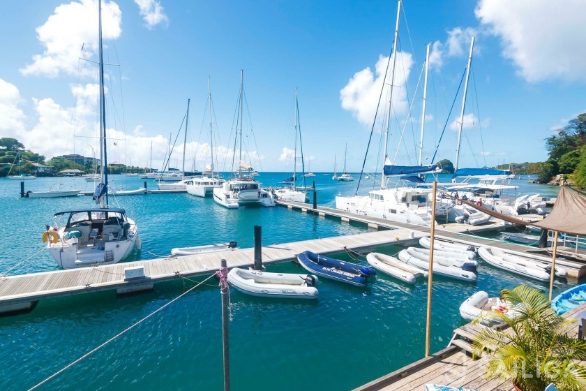 Oceanis 41 - Yacht Charter Sailica