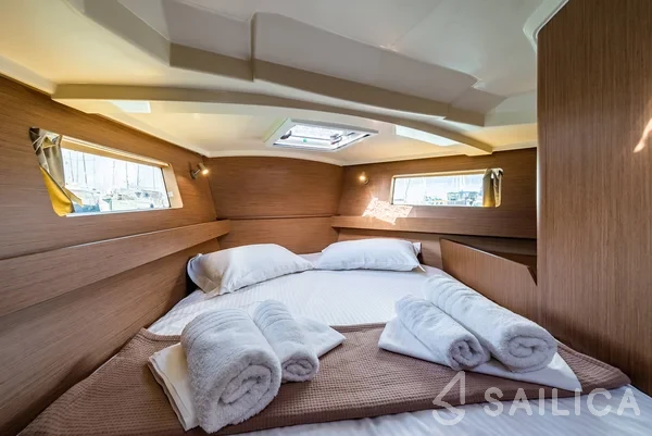 Oceanis 41.1 - Yacht Charter Sailica
