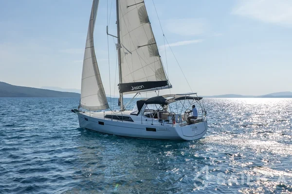 Oceanis 41.1 - Yacht Charter Sailica