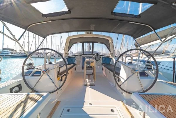 Oceanis 41.1 - Yacht Charter Sailica
