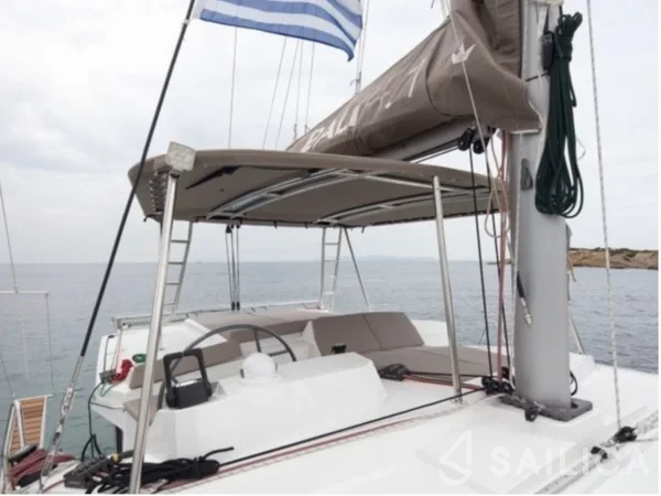 Bali 4.1 - Yacht Charter Sailica
