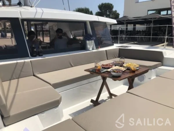 Bali 4.1 - Yacht Charter Sailica