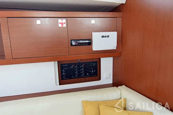 Oceanis 41 - Yacht Charter Sailica