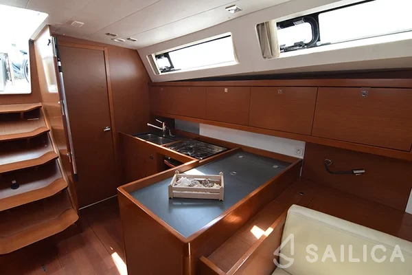 Oceanis 41 - Yacht Charter Sailica