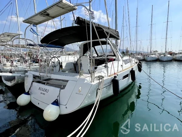 Oceanis 41 - Yacht Charter Sailica