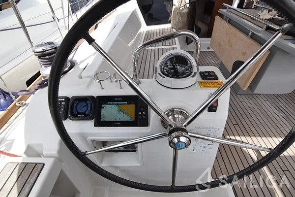 Oceanis 41 - Yacht Charter Sailica