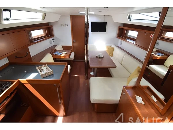 Oceanis 41 - Yacht Charter Sailica