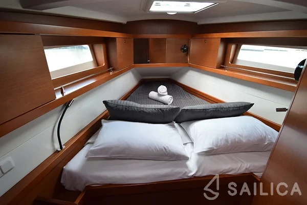Oceanis 41 - Yacht Charter Sailica