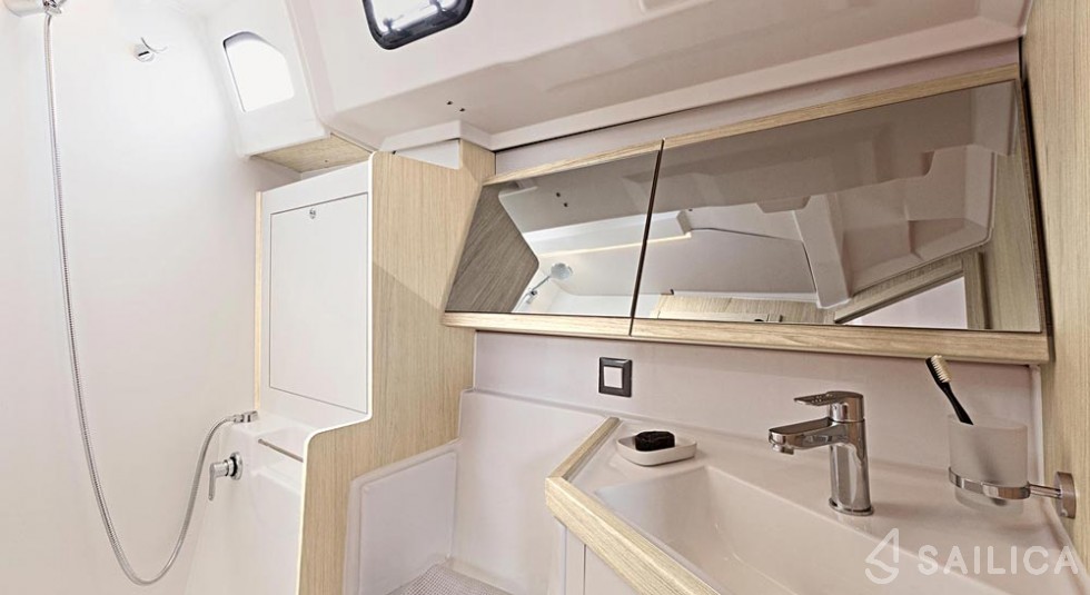 Oceanis 46.1 - Yacht Charter Sailica