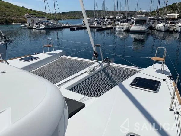 Lagoon 40 - Yacht Charter Sailica