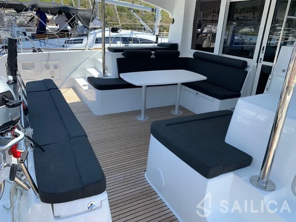 Lagoon 40 - Yacht Charter Sailica