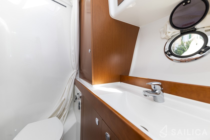 Swift Trawler 34 Fly - Yacht Charter Sailica