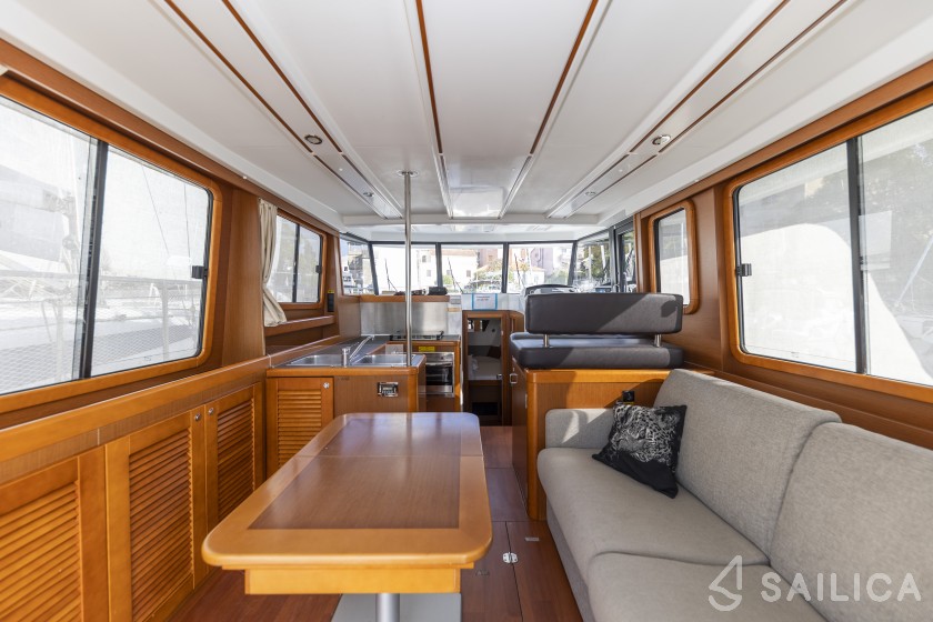Swift Trawler 34 Fly - Yacht Charter Sailica