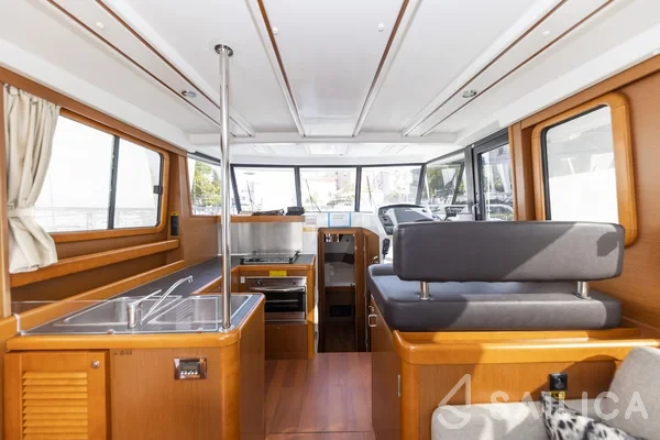 Swift Trawler 34 Fly - Yacht Charter Sailica