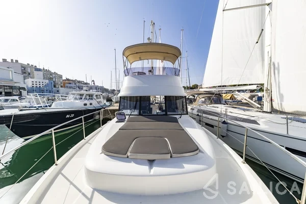 Swift Trawler 34 Fly - Yacht Charter Sailica