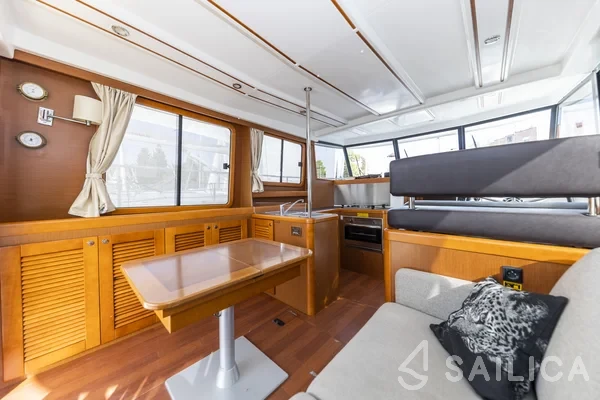 Swift Trawler 34 Fly - Yacht Charter Sailica