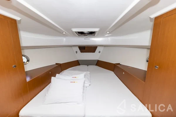 Swift Trawler 34 Fly - Yacht Charter Sailica