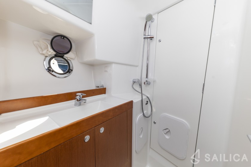 Swift Trawler 34 Fly - Yacht Charter Sailica